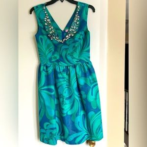 Lilly Pulitzer size 4 dress worn 2 times. Falls slightly above knee.
